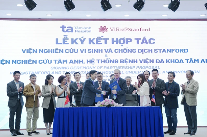 Lễ ký kết hợp tác giữa Viện nghiên cứu Tâm Anh và Viện nghiên cứu Vi sinh &amp; Chống dịch Stanford.