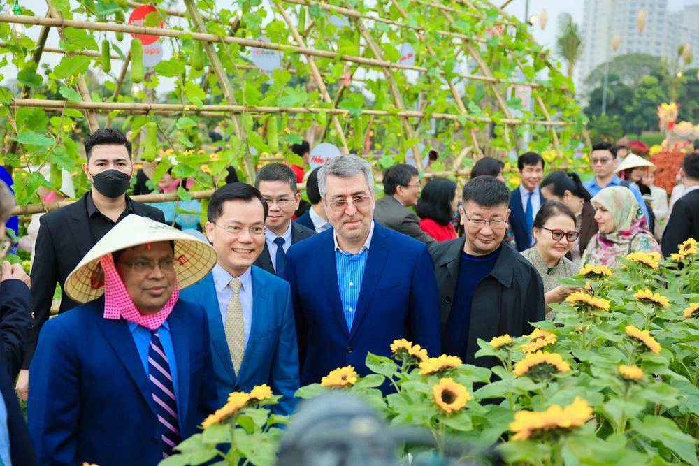 Trải nghiệm Tết Việt tại 'Ngày tìm hiểu Việt Nam 2024'