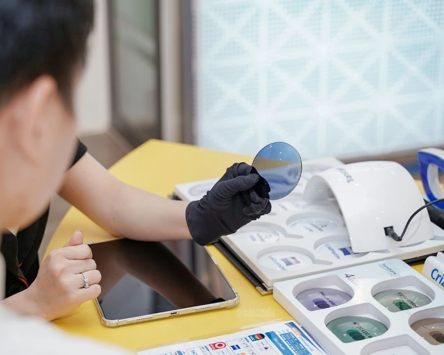 Kính đổi màu là gì? 5 lý do bạn cần đầu tư ngay bây giờ