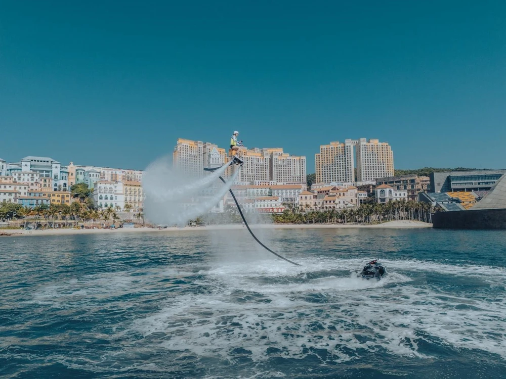 Đến show diễn Jetski chiêm ngưỡng cú bay tương đương tòa nhà 5 tầng trên mặt biển