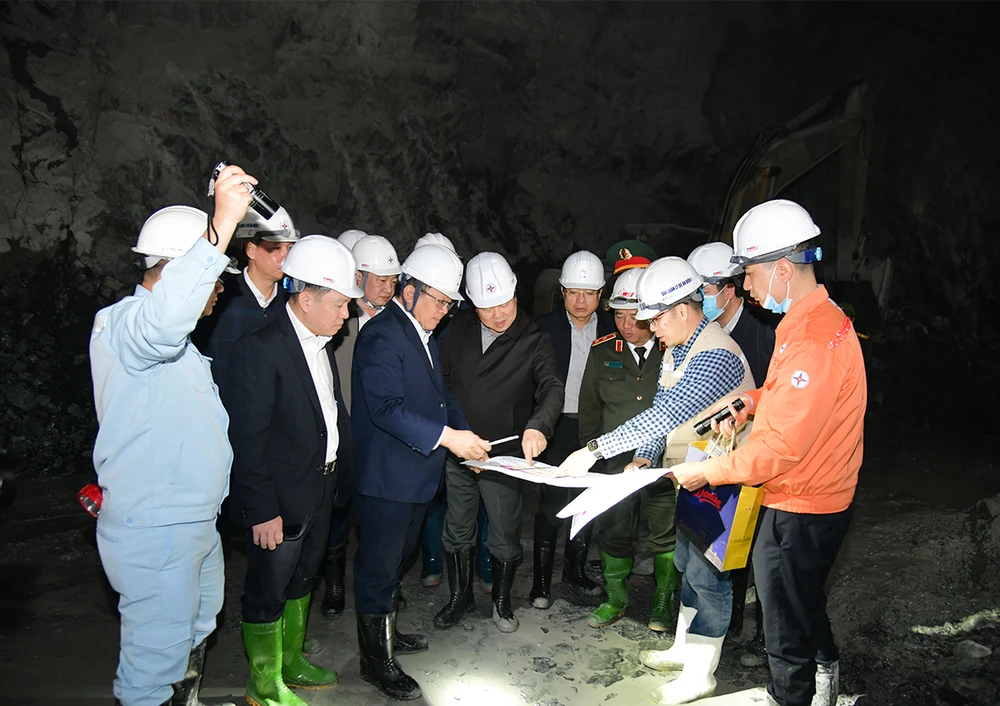 Chủ tịch Ủy ban Quản lý vốn Nhà nước tại doanh nghiệp kiểm tra công trường dự án Thủy điện Hòa Bình mở rộng