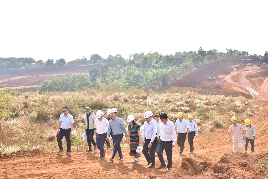 Bộ trưởng TN&MT Đặng Quốc Khánh kiểm tra dự án bauxite Nhân Cơ