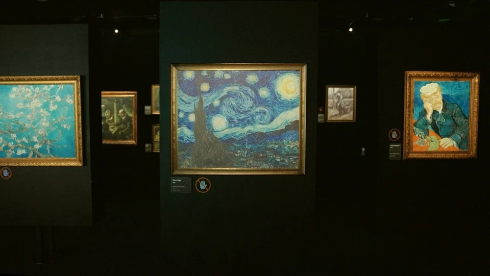Trải nghiệm xem tranh Van Gogh đầy choáng ngợp trong không gian 720 độ