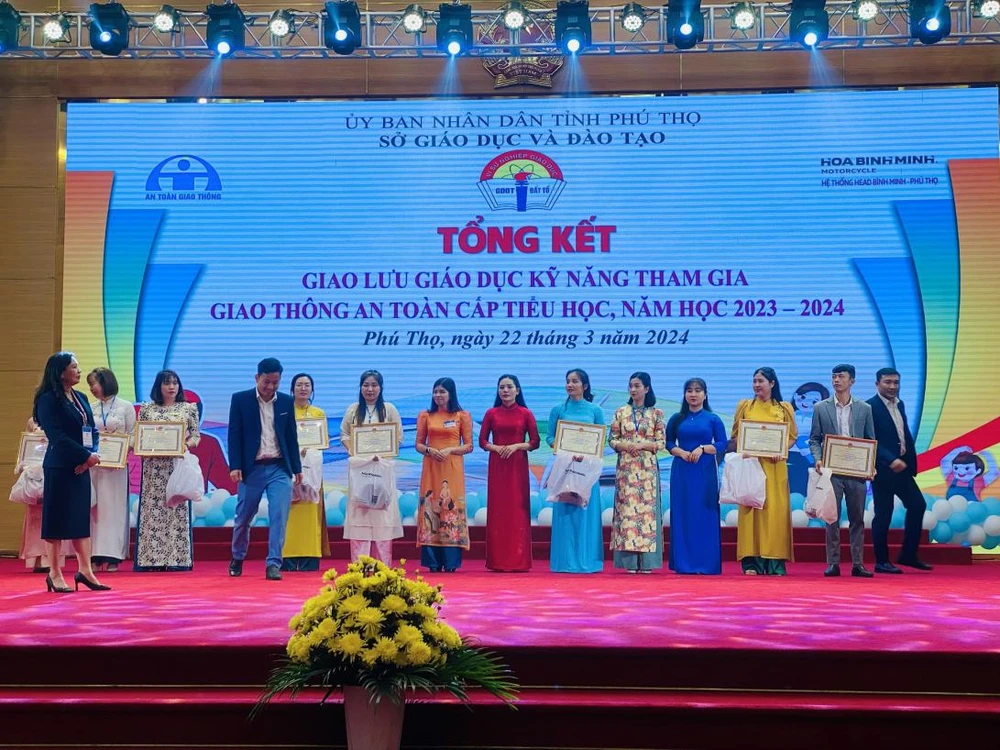 Phòng GDĐT Việt Trì đạt giải nhất toàn đoàn giao lưu giáo dục kỹ năng tham gia giao thông an toàn