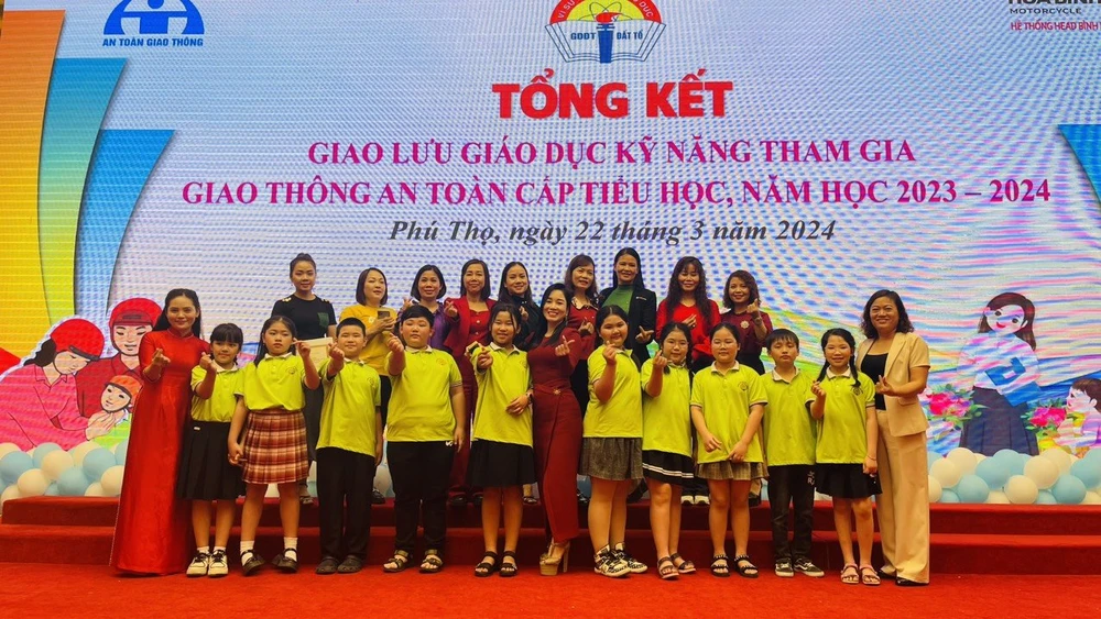 Phòng GDĐT Việt Trì đạt giải nhất toàn đoàn giao lưu giáo dục kỹ năng tham gia giao thông an toàn