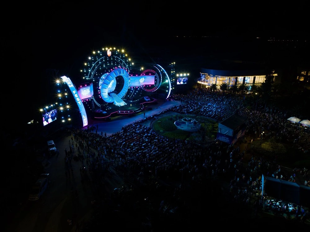 Du khách khắp nơi ‘săn’ vé xem show nhạc Hồ Tràm Charm Fantasea 2024