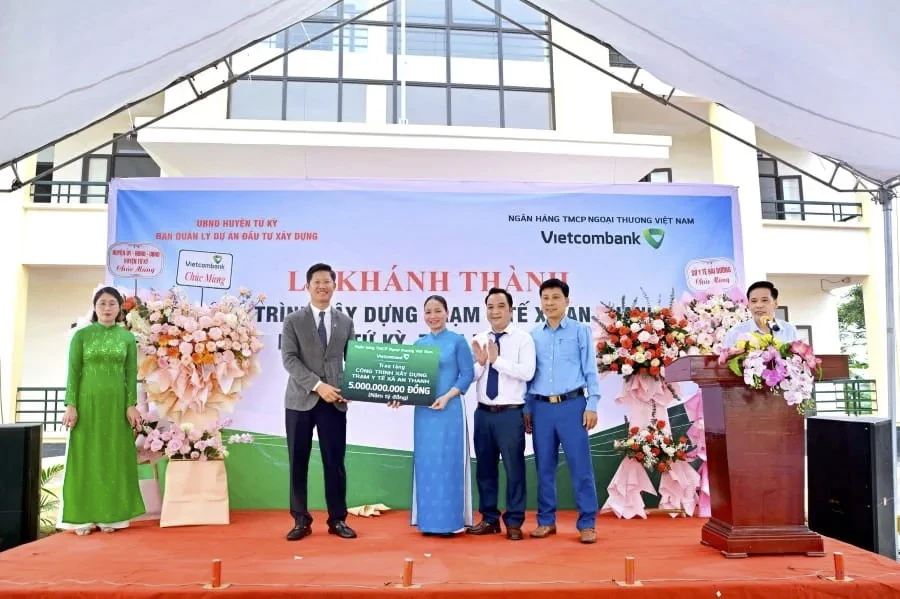 Vietcombank Hải Dương tài trợ 15 tỷ đồng xây trạm y tế và trường học tại huyện Tứ Kỳ