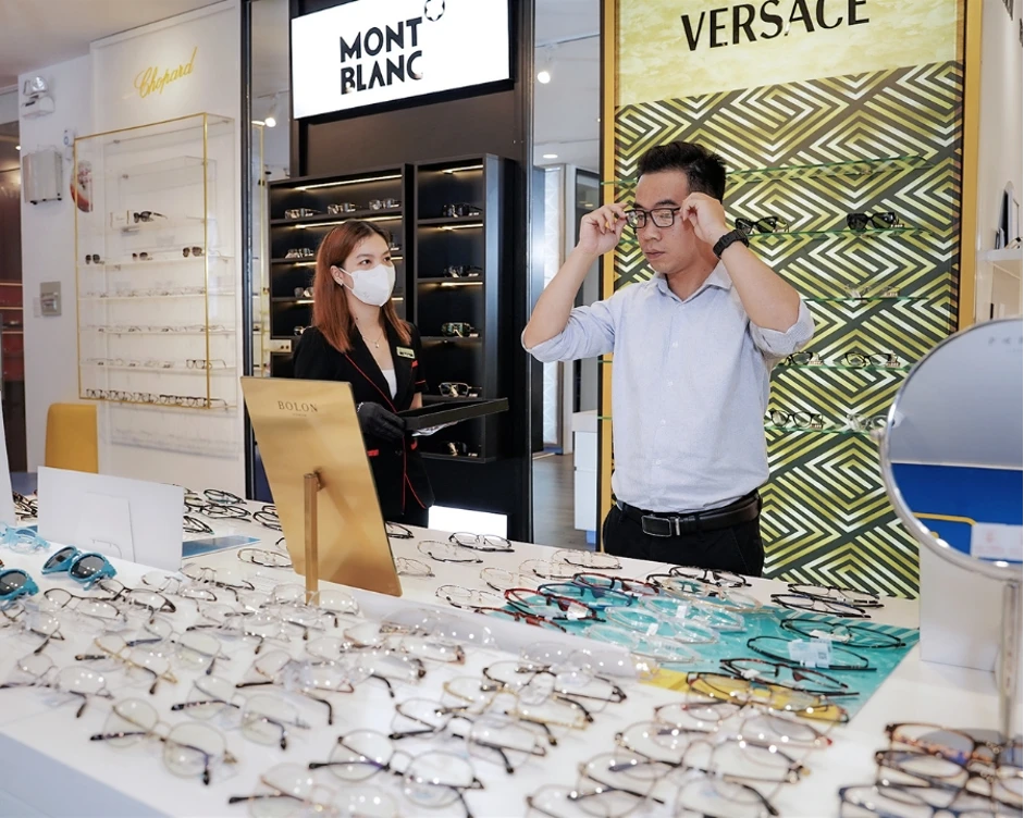 Nam mặt tròn đeo kính gì? Cách chọn mắt kính cho nam phù hợp?