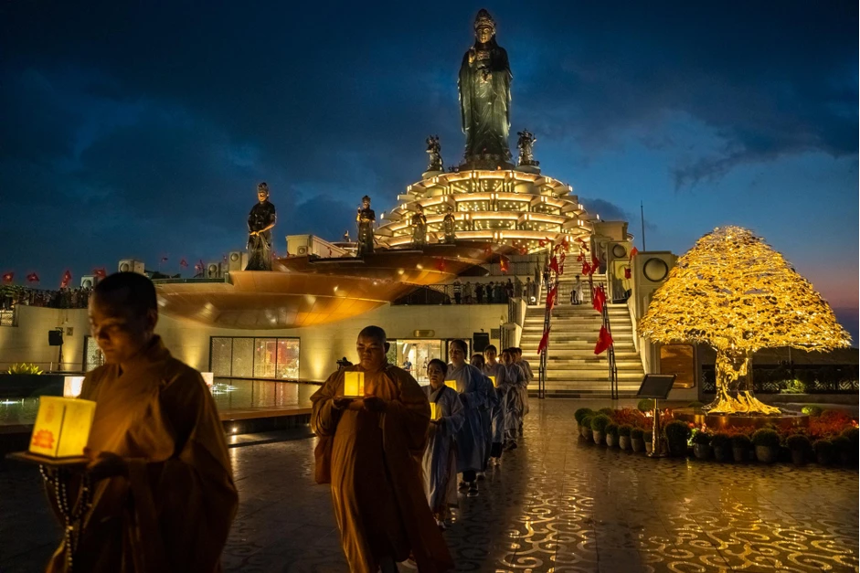 Nhiều trải nghiệm độc nhất vô nhị, núi Bà Đen tấp nập du khách tới thăm quan dịp lễ 30-4