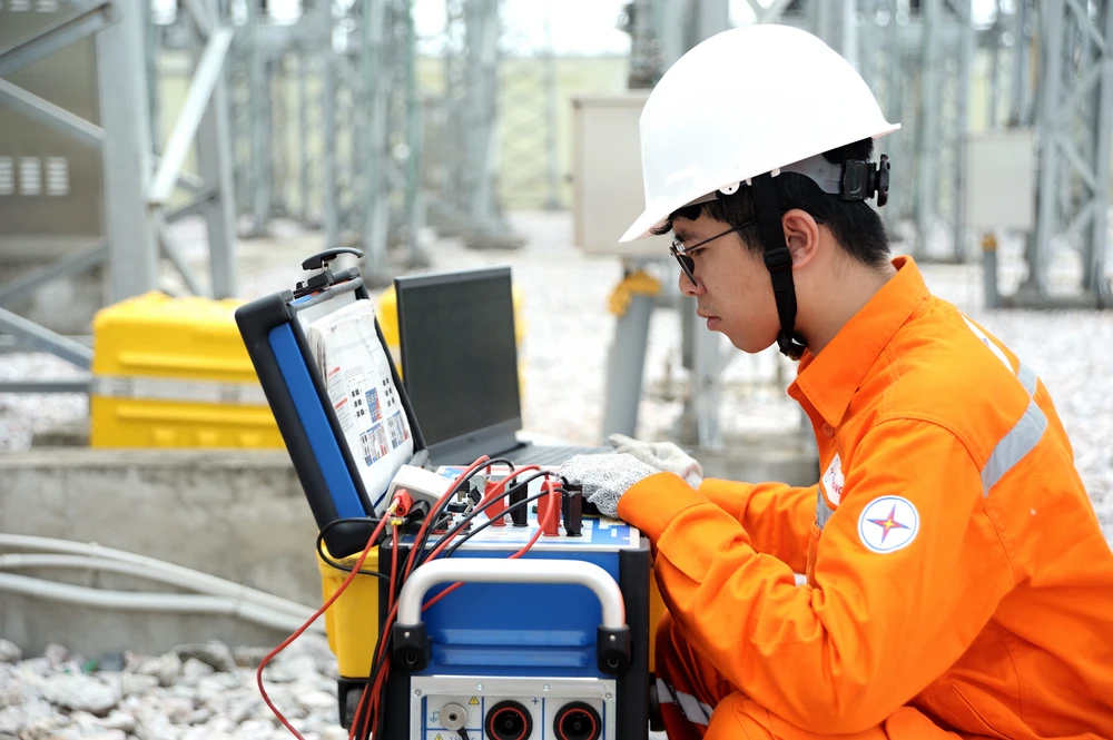 EVNHANOI đưa ra giải pháp vận hành hệ thống điện ổn định mùa nắng nóng