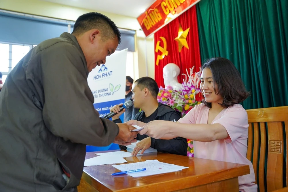 CBCNV Tập đoàn Hòa Phát trao trực tiếp 1.194 suất quà tới đồng bào tỉnh Cao Bằng