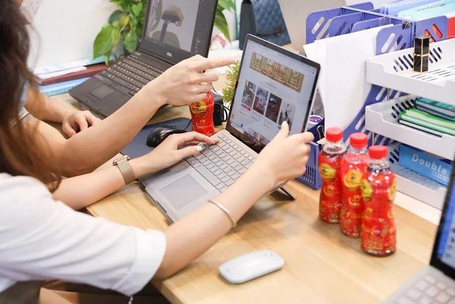 Vừa chạy deadline, vừa thanh lọc cơ thể để tươi mát tận hưởng không khí Giáng sinh