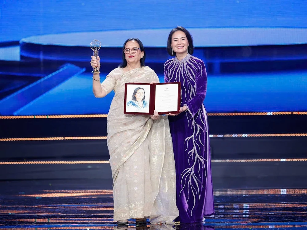 giai-thuong-vinfuture-2024-vinh-danh-4-cong-trinh-khoa-hoc-but-pha-kien-cuong (5).jpg