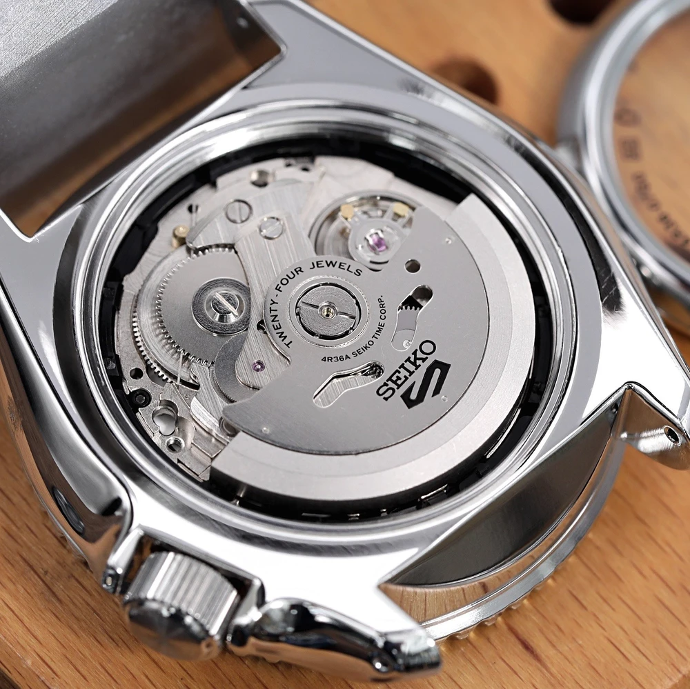 dong-ho-seiko-5-quan-doi-may-4r-bi-che-nhung-lai-ban-chay3.jpg