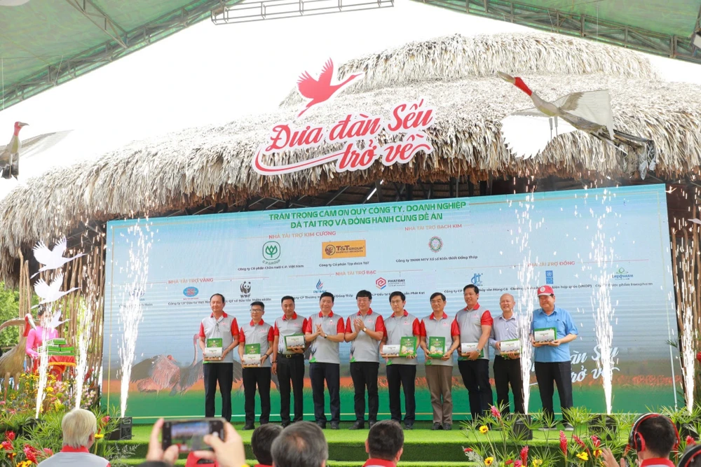 CP Việt Nam đồng hành bảo tồn và phát triển sếu đầu đỏ