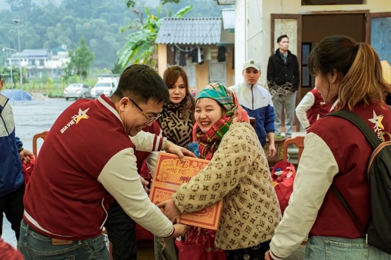 Hơn 7.000 hộ gia đình chào đón Tết an vui