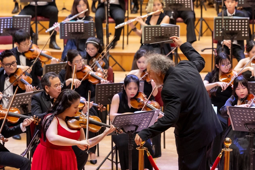 Sara Dragan và Dàn nhạc Giao hưởng Hà Nội thăng hoa trong đêm nhạc Tchaikovsky