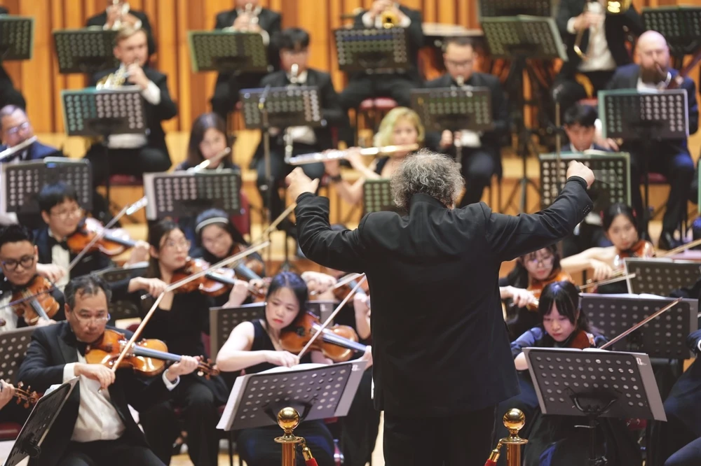 Sara Dragan và Dàn nhạc Giao hưởng Hà Nội thăng hoa trong đêm nhạc Tchaikovsky