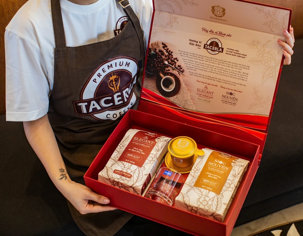 tacerla-ra-mat-hop-qua-ca-phe-cao-cap-tang-pham-dong-day-cam-xuc-gui-tron-yeu-thuong3.jpg