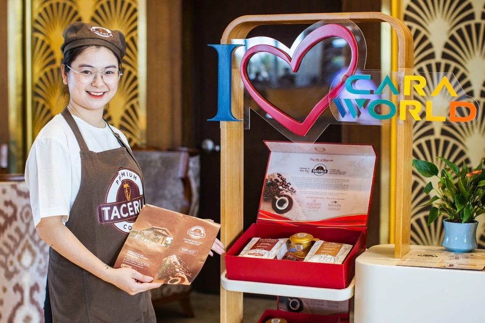 tacerla-ra-mat-hop-qua-ca-phe-cao-cap-tang-pham-dong-day-cam-xuc-gui-tron-yeu-thuong4.jpg
