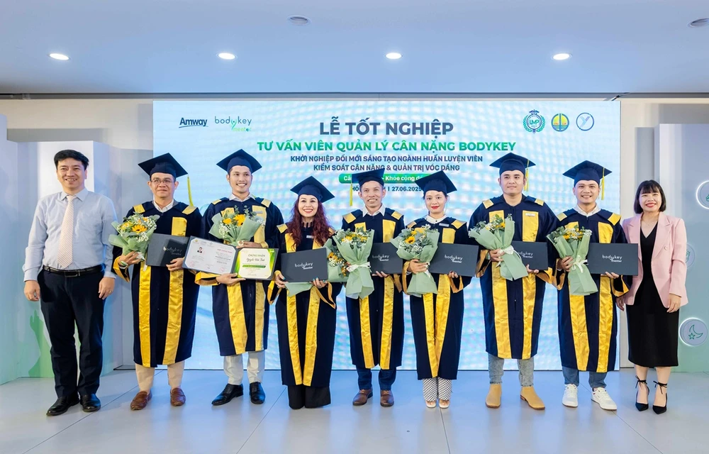 184 Nhà phân phối Amway tốt nghiệp khóa đào tạo tư vấn viên quản lý cân nặng BodyKey