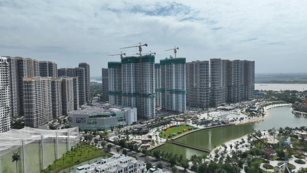 Vinhomes và SAMTY tổ chức lễ cất nóc 4 tòa tháp The Opus One, dự kiến bàn giao từ quý I/2026