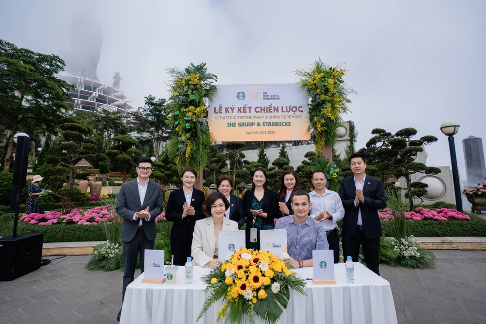 Sun Hospitality & Entertainment Group hợp tác toàn diện với Starbucks, hứa hẹn 'tạo trend' cho du lịch Việt