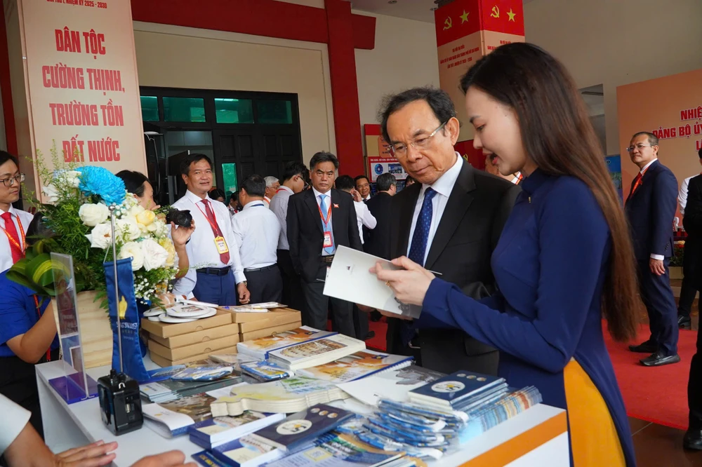 saigontourist-group-tham-gia-dau-an-50-nam-tai-dai-hoi-dang-bo-ubnd-tp-hcm1 (3).jpg