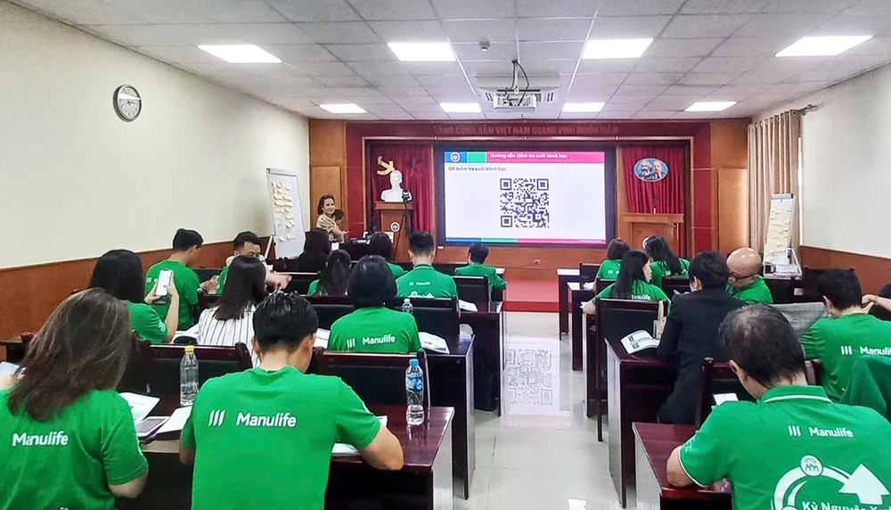 Manulife khai giảng chương trình đào tạo kiến thức y tế cộng đồng cho tư vấn viên