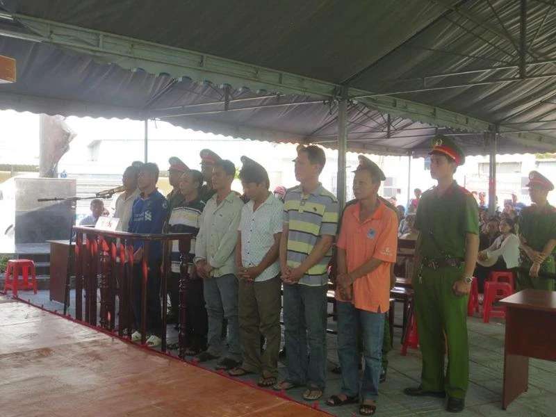 Băng trộm sơn trên tàu nước ngoài lãnh án ảnh 1 Băng trộm sơn trên tàu nước ngoài lãnh án ảnh 1