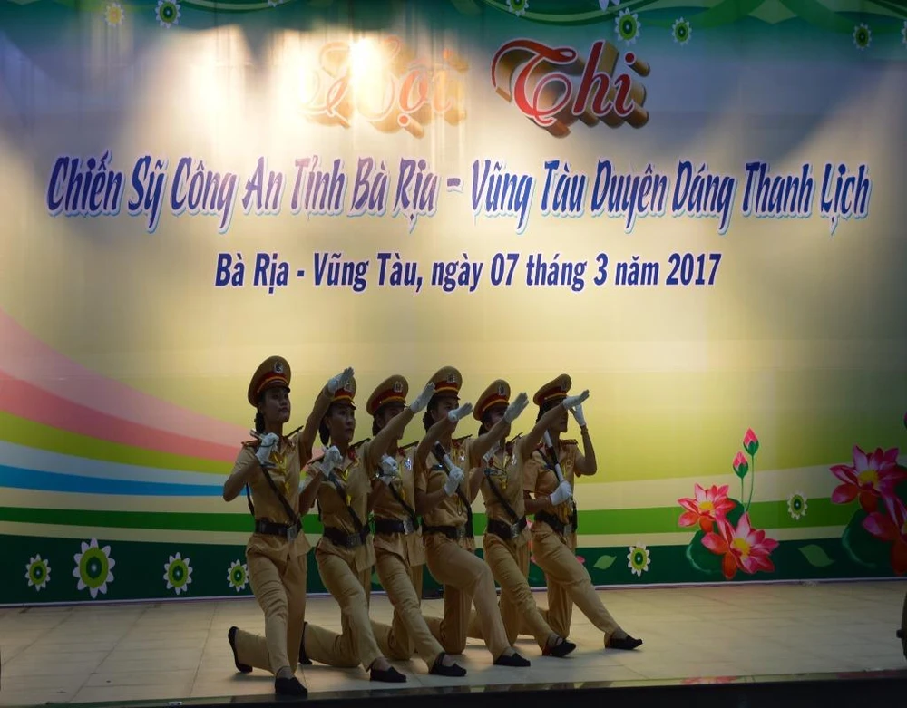 Tiết mục của các cô gái Phòng Cảnh sát Giao thông (PC67)