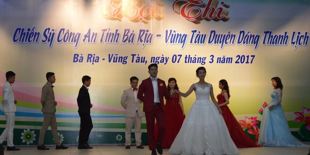 Trang phục dạ hội của Đội PV11