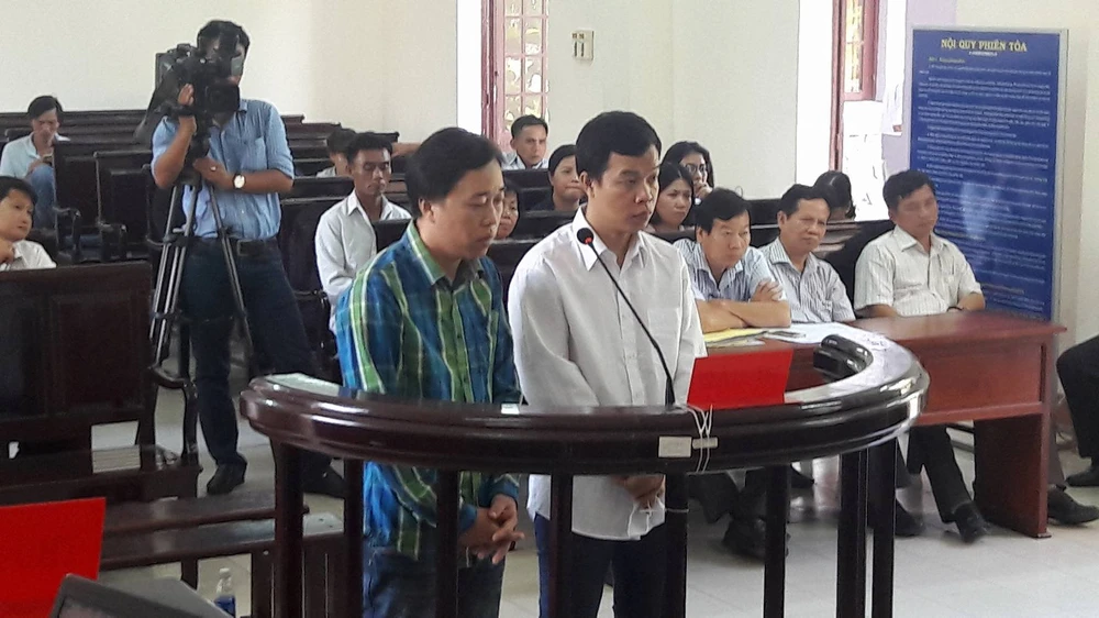 Tòa không tin nữ giám đốc thuê người tiêm HIV tâm thần ảnh 1