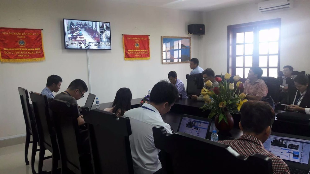 Đang xử ông Nguyễn Khắc Thủy dâm ô trẻ em ở Vũng Tàu ảnh 3 nguyen-khac-thuy-dam-o-tre-em