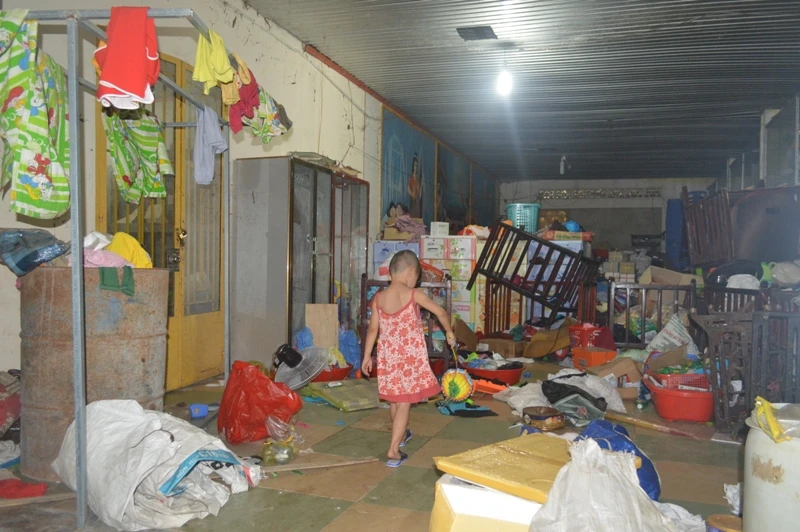 Cảnh tượng khiến ai cũng bàng hoàng khi bước vào kho của tịnh xá Ngọc Tuyền