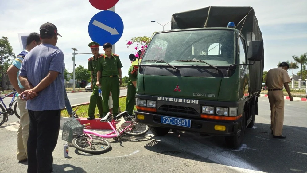 Va chạm với xe cảnh sát cơ động, một người tử vong ảnh 2