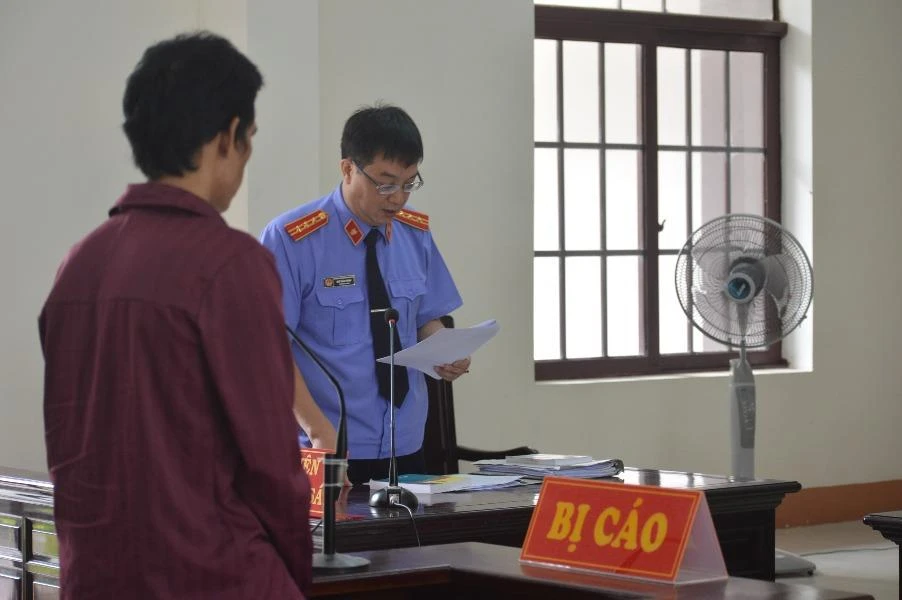 Nghi bỏ lọt kiểm lâm buôn bán trứng vích, toà huỷ án