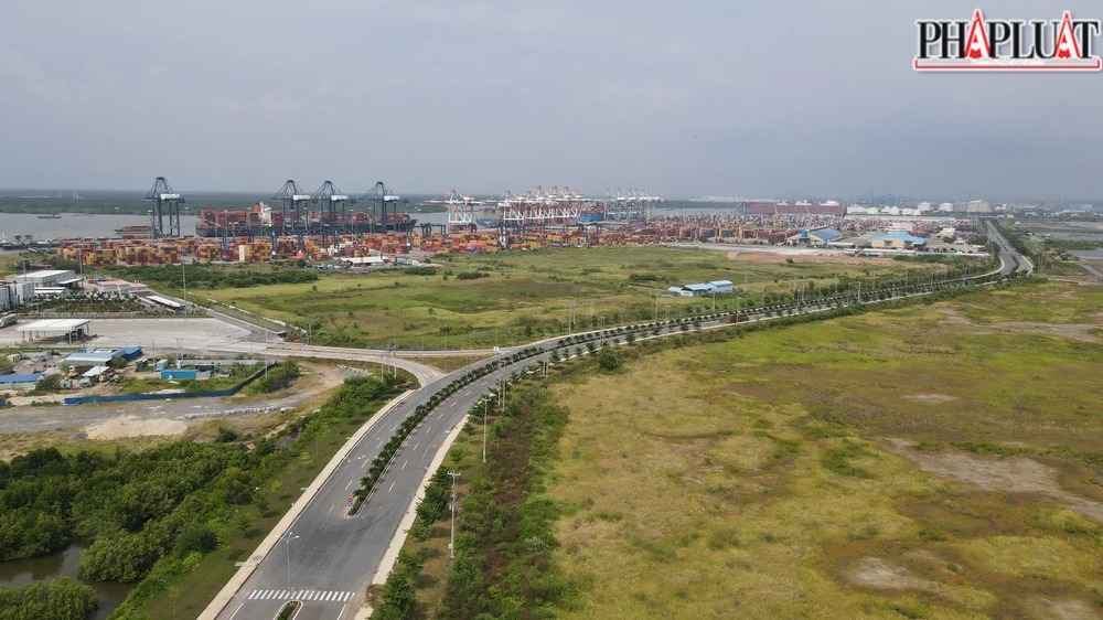 Một góc đường liên cảng Cái Mép- Thị Vải.JPG