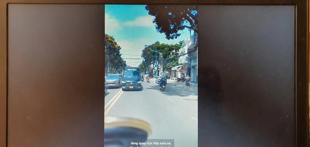 Hình ảnh xe Hoa Mai vi phạm trước đó được clip ghi lại. Ảnh từ clip