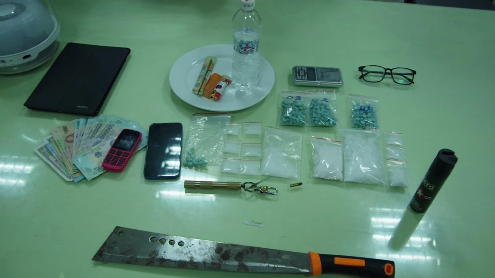 Tang vật thu giữ khi bắt Nguyễn Thế Dân-Ảnh:QA