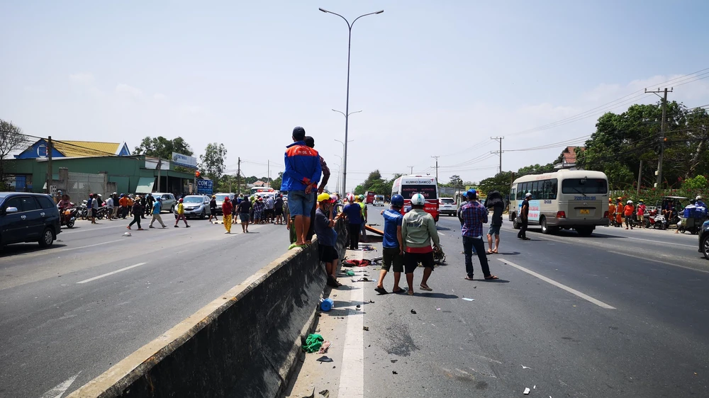 Thời gian qua xảy ra nhiều vụ TNGT trên Quốc lộ 51 đoạn qua địa bàn thị xã Phú Mỹ-Ảnh:Mạnh Khá Thời gian qua xảy ra nhiều vụ TNGT trên Quốc lộ 51 đoạn qua địa bàn thị xã Phú Mỹ-Ảnh:Mạnh Khá