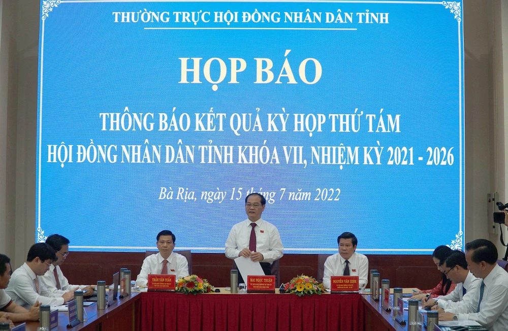 Ông Mai Ngọc Thuận (giữa) chia sẻ thông tin tại buổi họp báo-Ảnh:KT