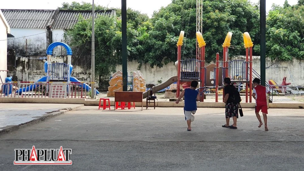 Trẻ em đến vui chơi tại trung tâm VH,TT-HT cộng đồng thị trấn Phước Hải, huyện Đất Đỏ- Ảnh chụp sáng 21-7:TK