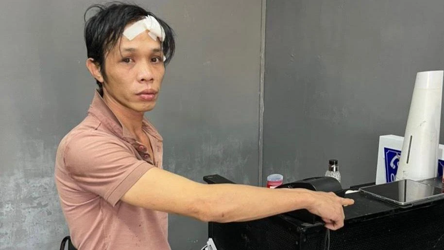 Bị can Phúc được đưa tới hiện trường thực nghiệm điều tra-Ảnh:ĐT