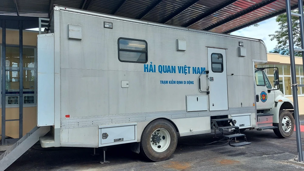 Trạm kiểm định di động được đầu tư trang bị mới của Chi cục Kiểm định Hải quan khu vực cảng Cái Mép-Thị Vải. Ảnh: HS