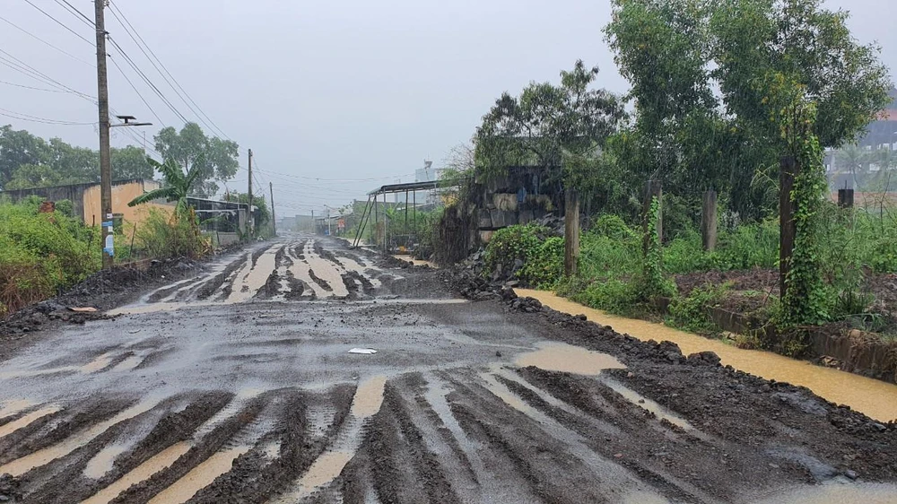 Để khắc phục, huyện Xuyên Mộc đề xuất đầu tư ống thoát nước dọc tuyến đường ODA...-Ảnh:TK