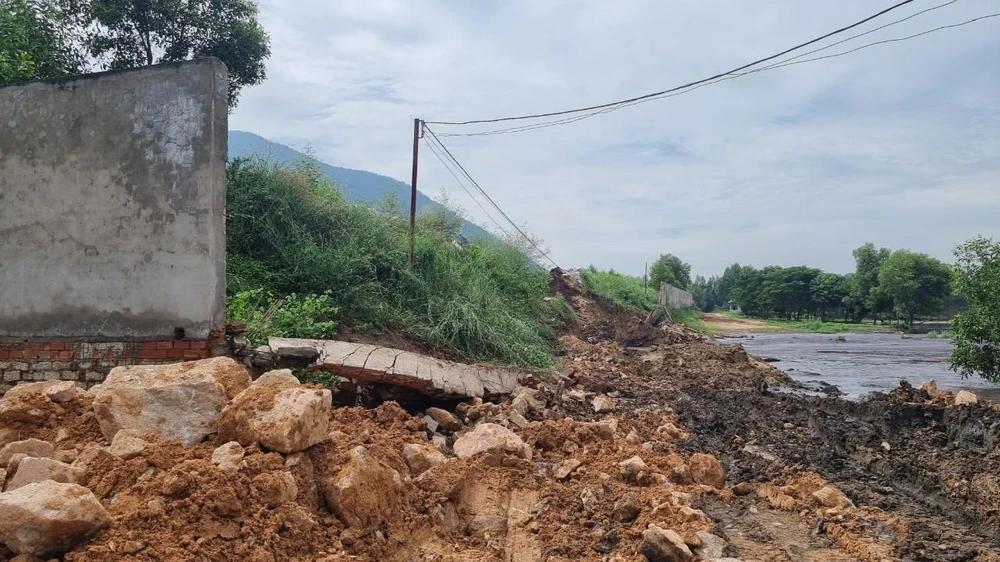 Đoạn tường hồ chứa chất thải lỏng sinh hoạt của công ty Đại Nam bị vỡ hồi tháng 10-2022. Ảnh:ĐT