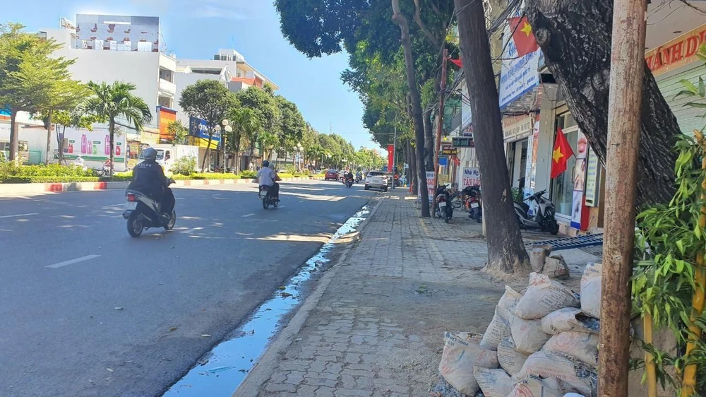 Nhân viên quán lẩu bò cho hay Nhân đã đứng tại đây để nổ súng và đe dọa. Ảnh:TK