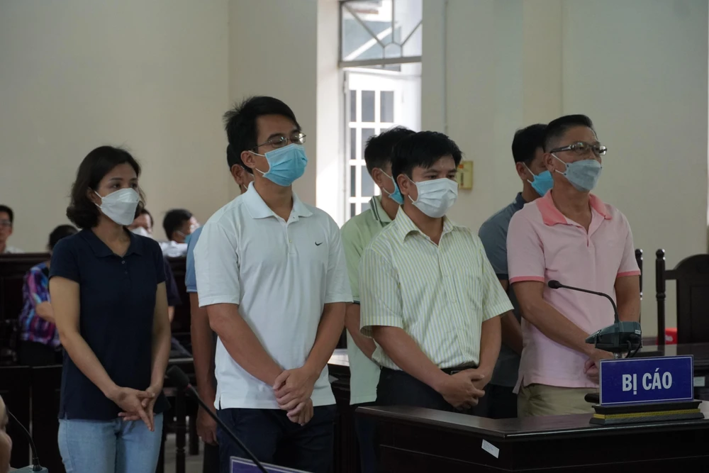 Các bị cáo nghe tòa tuyên án chiều 30-11. Ảnh:TK