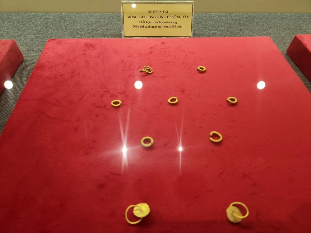 Khuyên tai vàng được chế tác tinh xảo. Ảnh: TK